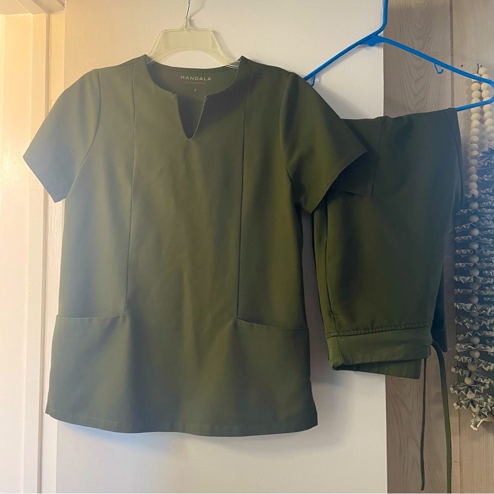 Mandala Scrub Set “Olive”